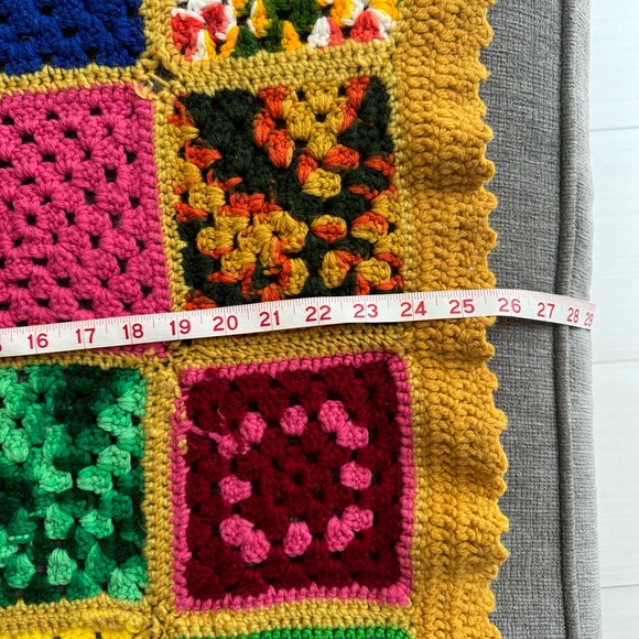 Crocheted baby blanket - Picture 2 of 3